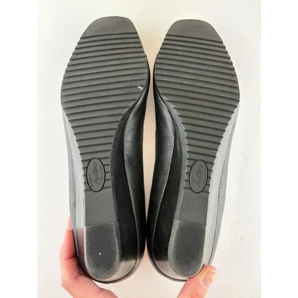 Trotters Lilly Cap Toe Pumps Black Leather Wedge Heels Size 10.5 M Bow Detail - Picture 10 of 12